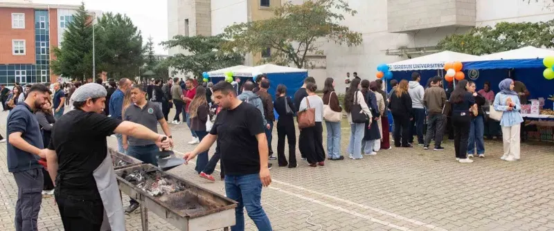Giresun Üniversitesinde Düzenlenen Geleneksel Şenlikte Binlerce Öğrenci Horon Tepip Moral Depoladı