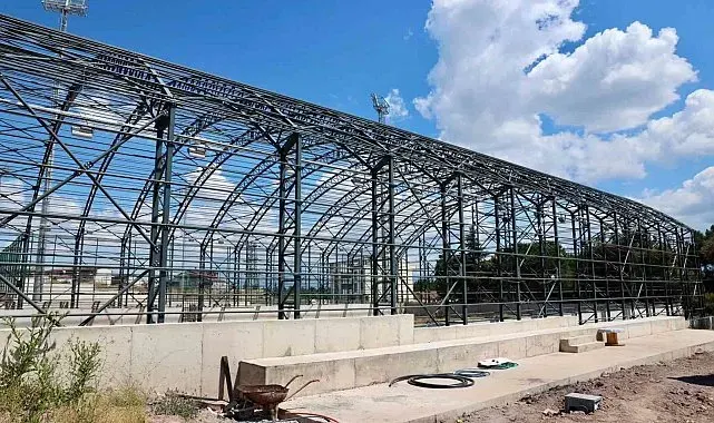 Körfez'de Çamlıtepe Spor Kompleksi'nin yapım çalışmaları sürüyor