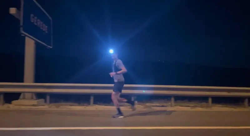 Genç Sporcu Cumhuriyet İçin 103 Kilometre Koştu