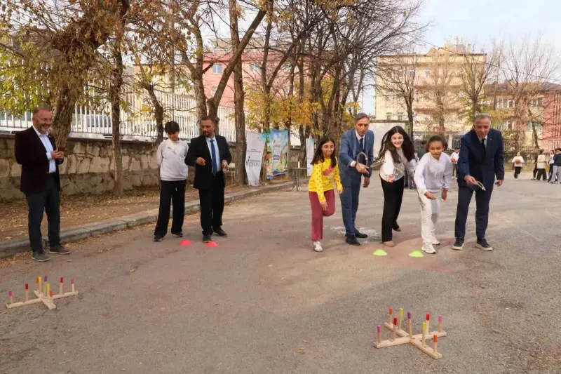 Bayburt te Dört Okulda Geleneksel Oyunlar Etkinliği Düzenlendi