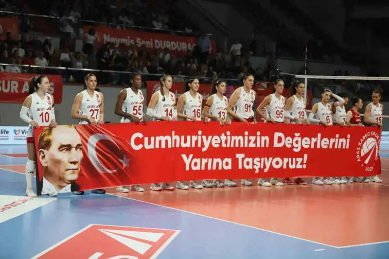 Aras Kargo Spor Kulübü’nden Sultanlar Ligi’nde Cumhuriyet’in 103’üncü Yılı Kutlaması