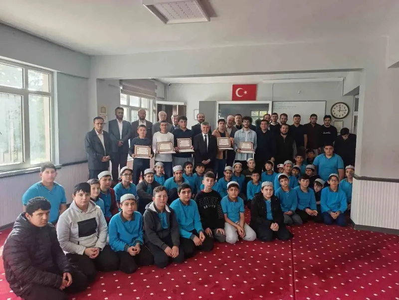 Korkuteli Merkez Erkek Kur’an Kursu’nda Hafızlık Belge Töreni