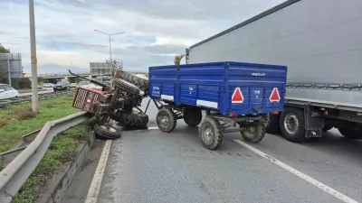 Eskişehir'de Kontrolden Çıkan Traktör Orta Refüje Devrildi