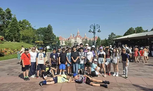 GKV'li öğrenciler Disneyland Paris'te