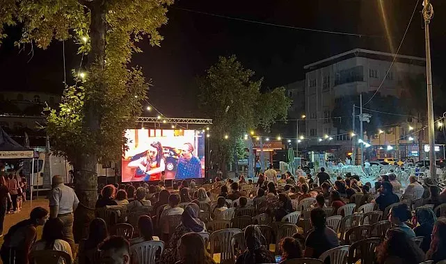 Buharkentliler açık hava sinemasında buluştu