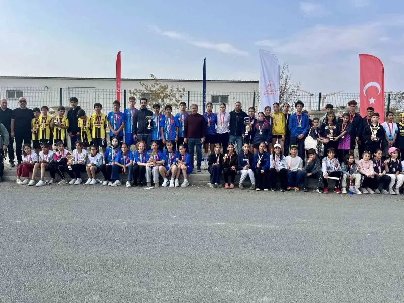 Ağrı'da Gerçekleştirilen Okul Sporları Kros Müsabakaları Sona Erdi