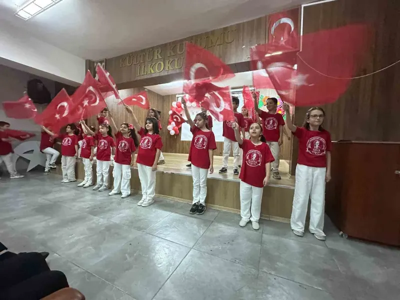 Erzurum'daki İlkokulda 29 Ekim Cumhuriyet Bayramı Kutlaması