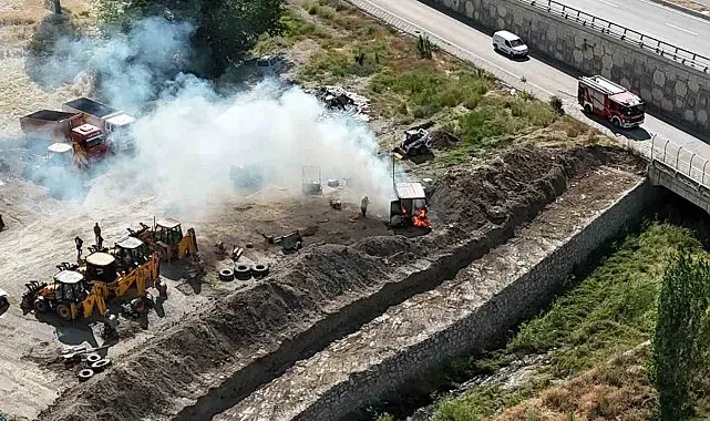Konteynerdeki ani patlama zabıta ekiplerinin ve vatandaşların büyük tehlike atlatmasına neden oldu