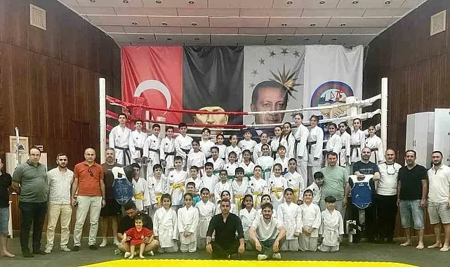 Körfez'de 45 karateci bir üst kuşağa terfi etti