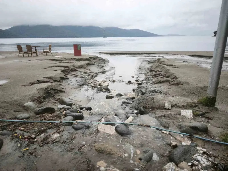 Muğla Dalaman'da Şiddetli Yağış Sahili Kullanımaz Hale Getirdi