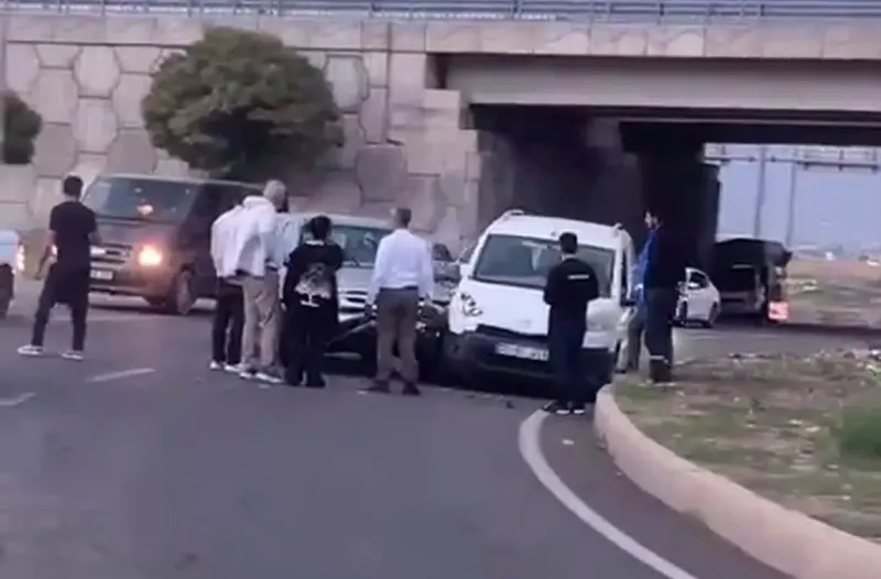 Batman'da Üç Aracın Karıştığı Zincirleme Kaza Trafiği Aksattı