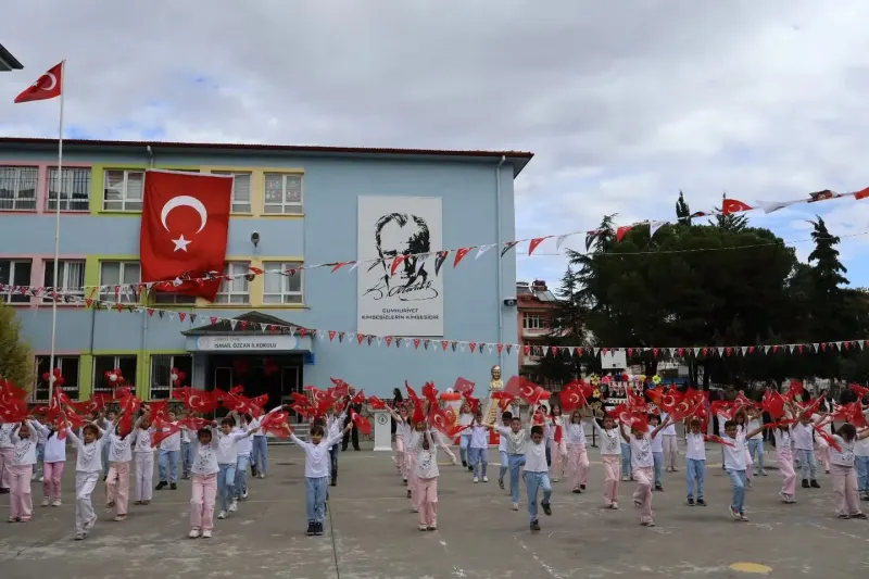 Denizli Çivril'de 29 Ekim Cumhuriyet Bayramı Törenlerle Kutlanmaya Başlandı