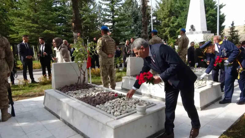 Yozgat te 29 Ekim Cumhuriyet Bayramı Çelenk Sunumu Ve Şehitlik Ziyaretiyle Kutlandı