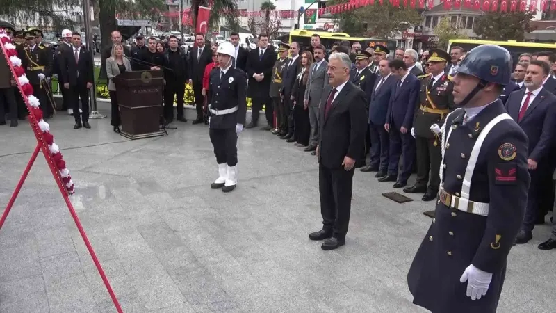 Bursa’da 29 Ekim Cumhuriyet Bayramı Çelenk Sunma Töreni Gerçekleştirildi