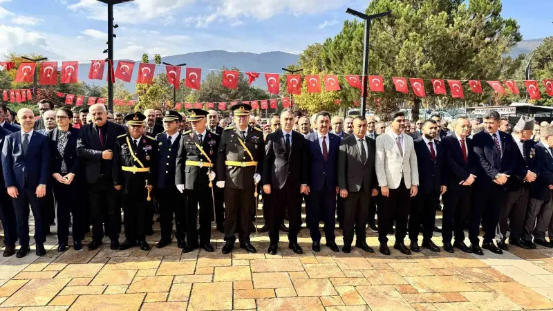 Karabükte 29 Ekim Cumhuriyet Bayramı Çelenk Sunma Töreniyle Başladı