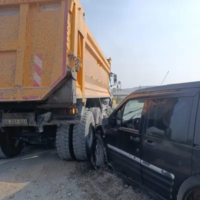 Iğdır Tuzluca'da Kamyon İle Hafif Ticari Araç Çarpıştı