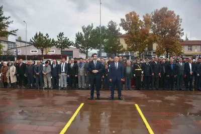 Tomarza İlçesinde 29 Ekim Cumhuriyet Bayramı Çelenk Sunma Töreni Düzenlendi