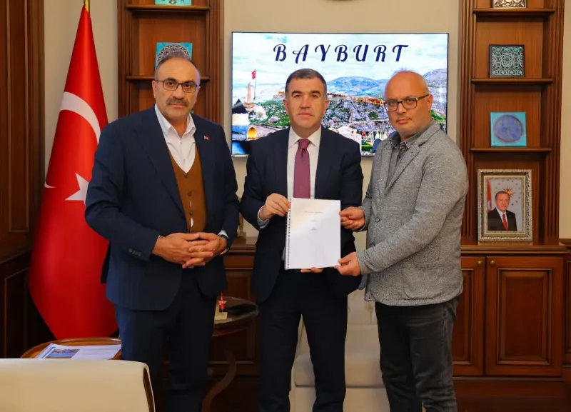 Bayburt Valisi Mustafa Eldivan'a Petrol Potansiyeli Raporu Sunuldu