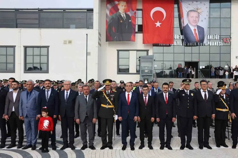 Iğdır'da 29 Ekim Cumhuriyet Bayramı Çelenk Sunma Töreniyle Başladı