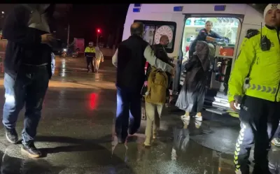 Burdur'da Öğrenci Servisi ve Otomobil Çarpıştı: On İki Yaralı