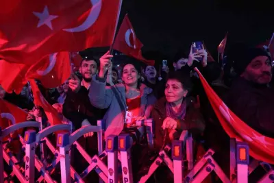 Bursa'da Yağmura Rağmen Cumhuriyet Coşkusu Zirve Yaptı
