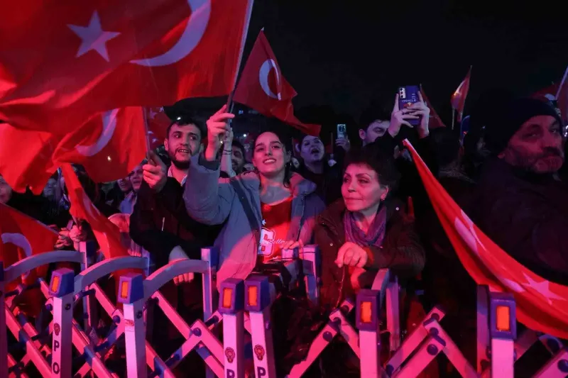 Bursa'da Yağmura Rağmen Cumhuriyet Coşkusu Zirve Yaptı