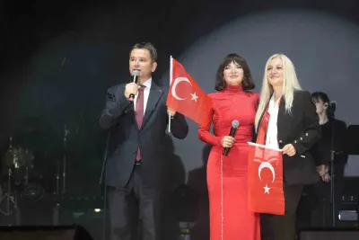 Osmangazi Meydanı'nda Göksel İle Cumhuriyet Coşkusu