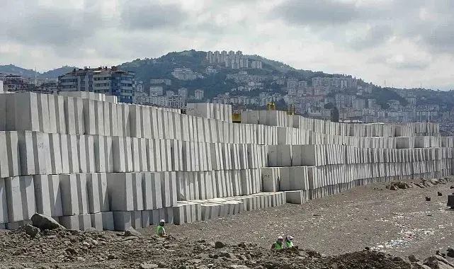 Görenler Çin Seddine benzetti