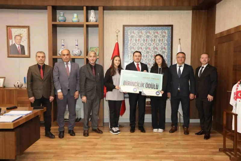 Kütahyalı Öğrenciler Mobil Uygulama Projesiyle Türkiye Birincisi Oldu