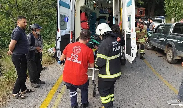 Belen'de pikapla çarpışan motosikletin sürücüsü şarampole yuvarlandı