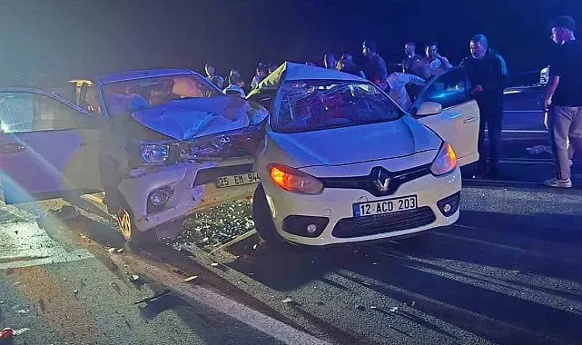 Bingöl'de otomobil ile pikap çarpıştı: 1'i ağır 3 yaralı