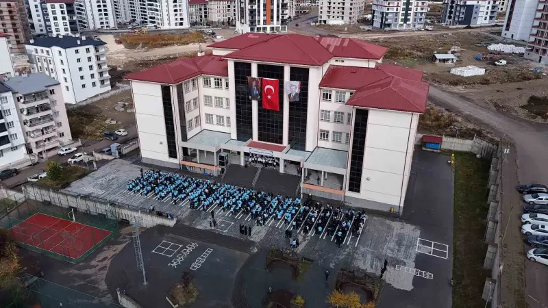 Sivas'ta Sekiz Yüz Elli Öğrenci Cumhuriyet Şarkılarıyla Coşku Yarattı