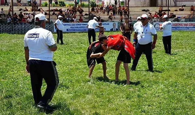 Aşırtmalı Aba Güreşi Türkiye Şampiyonası Şahinbey er meydanında başladı