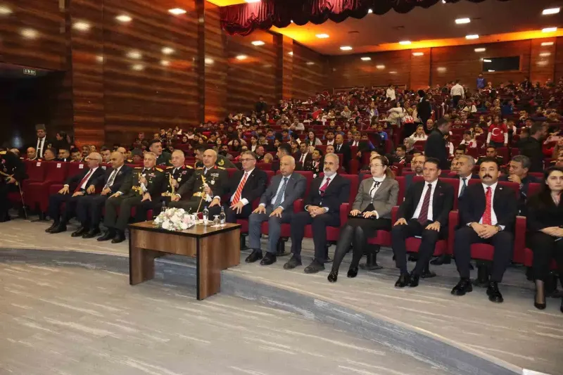 Van Ilinde 29 Ekim Cumhuriyet Bayrami Coskuyla Kutlandi