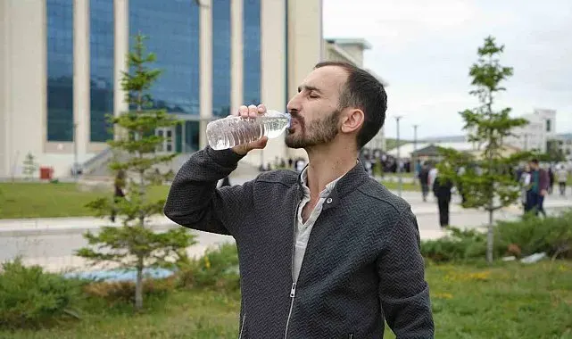 Bayburtlu genç AYT'ye yine okunmuş suyla geldi: "Kerameti sadece suya bağlamamak lazım"