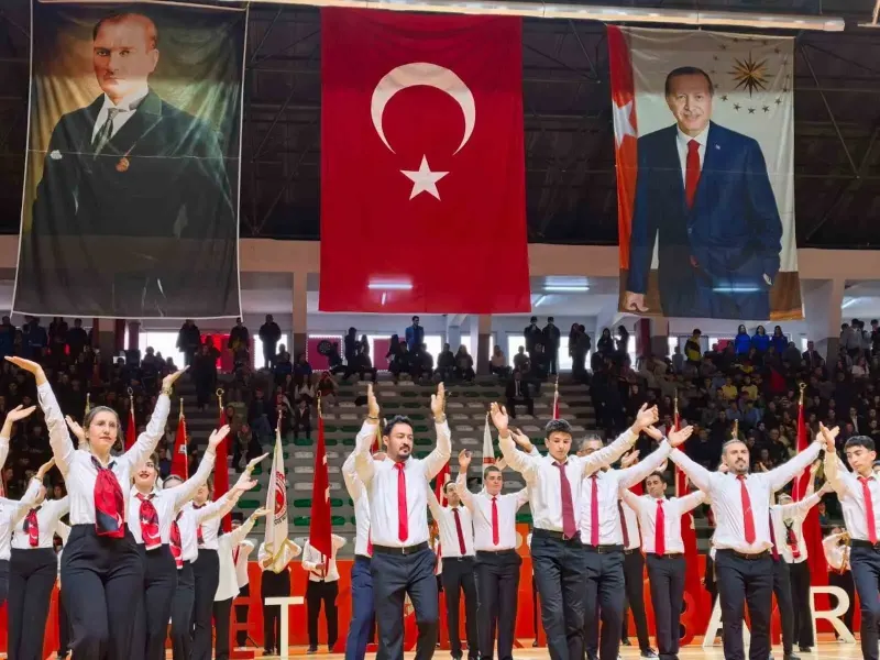 Bursa'da 103 Öğretmenden Cumhuriyet Bayramı İçin Özel Folklor Gösterisi