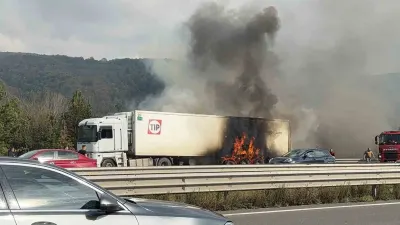 Bolu Dağı Tüneli Çıkışında Çekirdek Yüklü Tır Alevlere Teslim Oldu