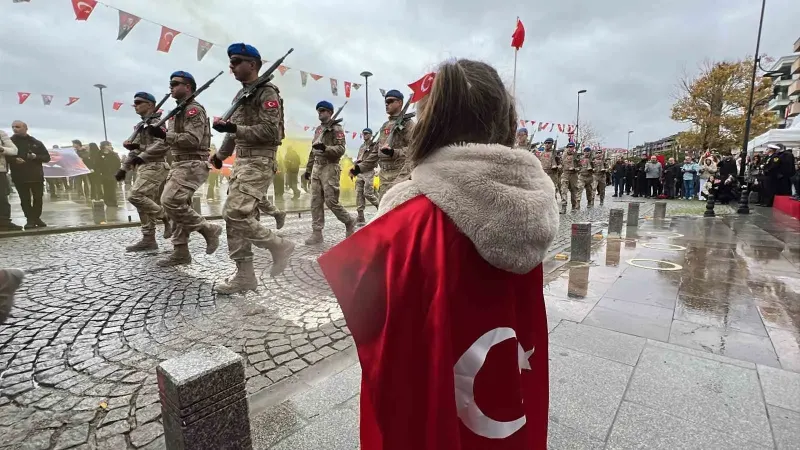 Çanakkale’de 29 Ekim Coşkusu Kordon Boyunda Kutlandı