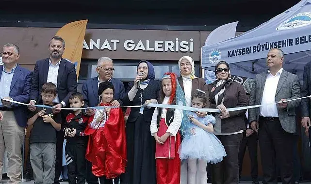 KAYMEK'in bin 200 eserlik yıl sonu sergisi açıldı
