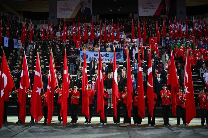 Antalya’da 29 Ekim Coşkusu Kapalı Spor Salonunda Kutlandı