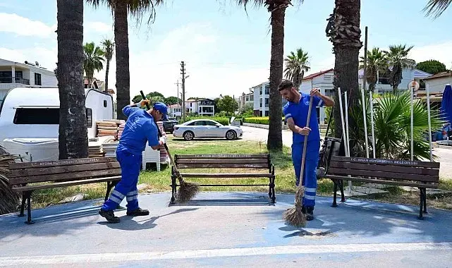 Kuşadası'nda sahil ve yürüyüş yollarında kapsamlı bakım çalışması