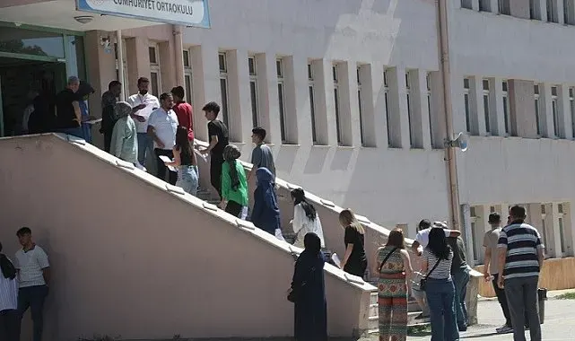 YKS'nin ilk oturumu TYT başladı, Erzincan'da 7 bin 892 aday sınava girdi