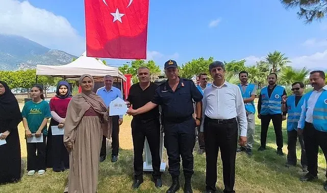 Anamur'da Umre ödüllü bilgi yarışması kazananları ödüllerini aldı