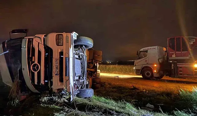 Mısır yüklü tır devrildi: 5 yaralı