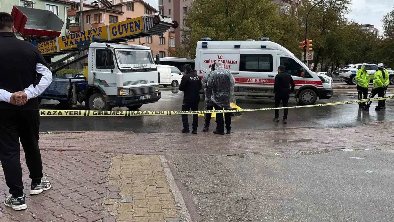 Konya'da Kamyon Çarpan Yaşlı Kadın Yaşamını Yitirdi