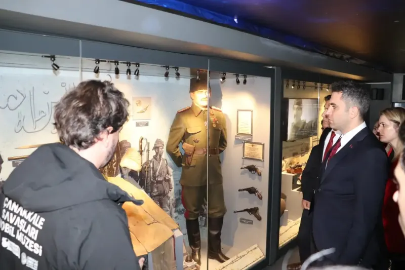 Çanakkale Savaşları Mobil Müze Tırı Manisa'da Ziyarete Açıldı