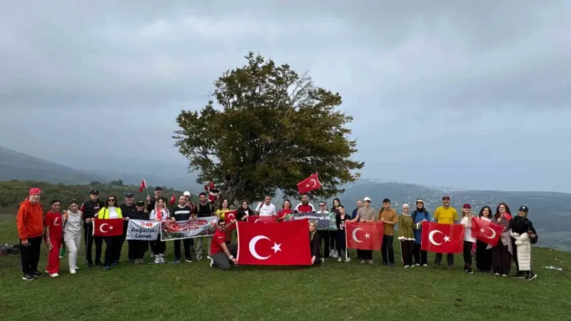 Samsun'da Sağlık Çalışanlarından Cumhuriyet'in 103. Yılına Özel Doğa Yürüyüşü