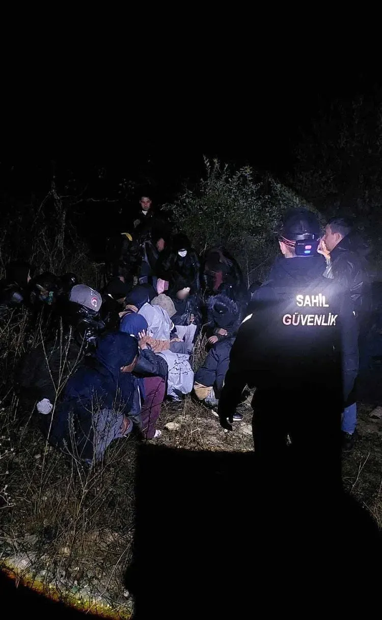 Çanakkale Ezine'de Otuz Bir Kaçak Göçmen Yakalandı