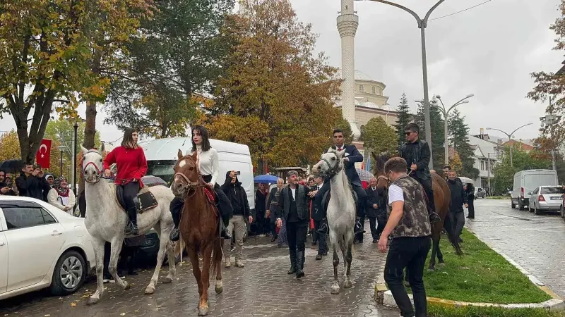 İhsangazi İlçesinde Yağmura Rağmen Coşkulu Cumhuriyet Kutlaması