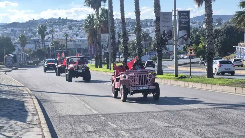 Bodrum'da Klasik ve Arazi Araçlarıyla Cumhuriyet Coşkusu